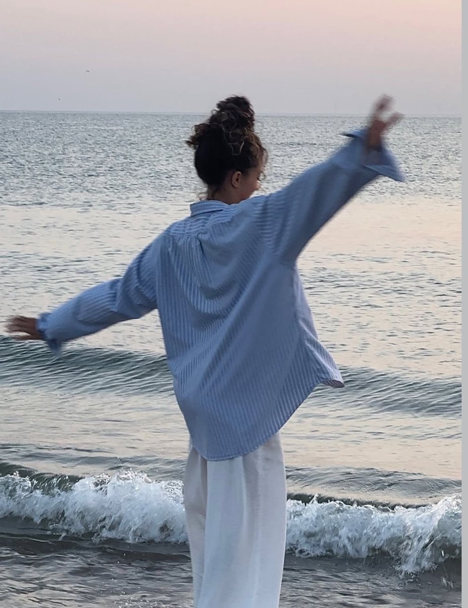 isilsun's tweet photo. august by the sea https://t.co/vQss0wcfAI
