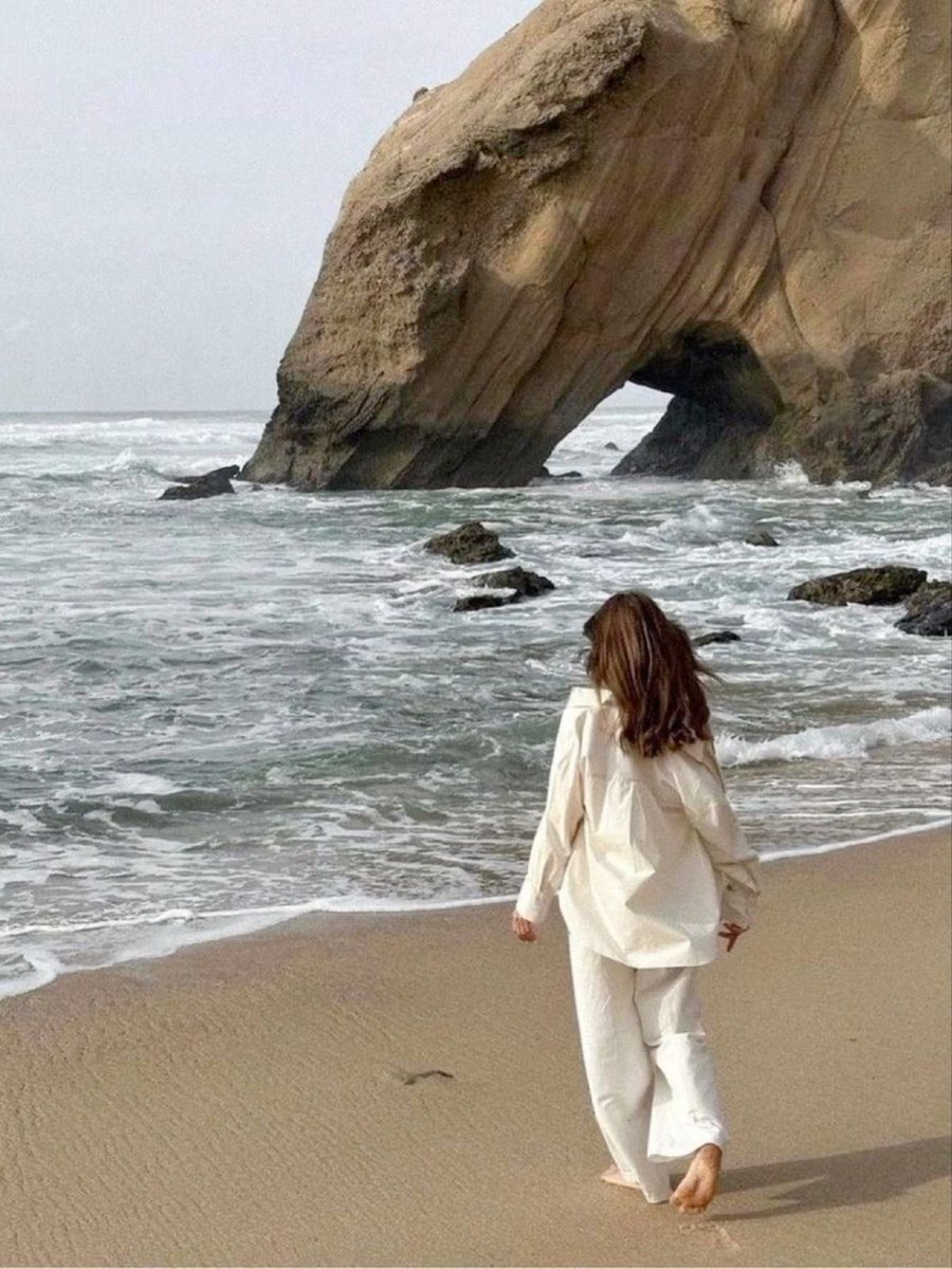 isilsun's tweet photo. august by the sea https://t.co/vQss0wcfAI