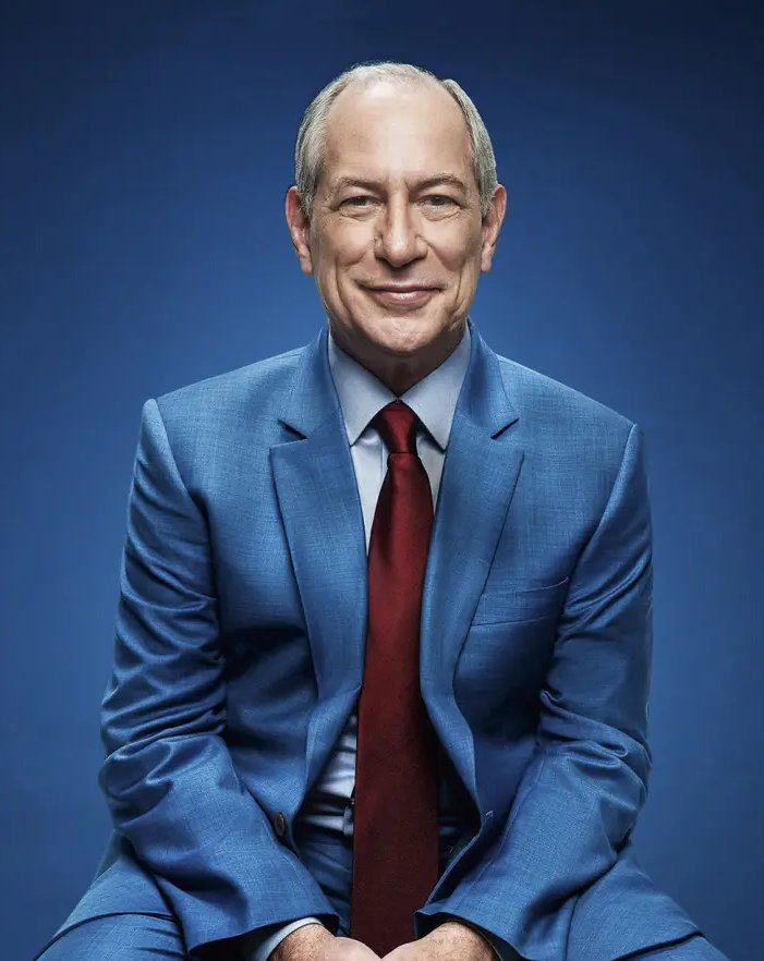 republiqueBRA's tweet photo. 🇧🇷 🗣️ Presidenciável Renan Santos diz que Ciro Gomes é "inteligentíssimo" e elogia sua importância para o debate público: "Eu acho que ele é mais de direita do que o Bolsonaro." https://t.co/ljaRGMqd2l