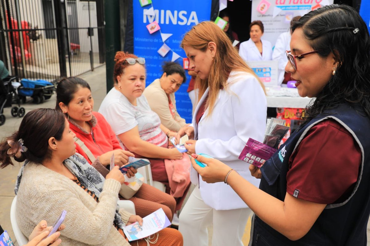 Minsa_Peru's tweet photo. #PlanificaTuFuturo 👫 | Por la Semana de la Planificación Familiar, el Minsa realiza una gran "informatón" en el Centro Materno Infantil de Magdalena, promoviendo el acceso gratuito a los servicios de consejería y a más de 18 métodos anticonceptivos en todos los establecimientos de salud del país.

Como parte de esta iniciativa, establecimientos de salud brindarán atención en horario extendido los sábados y domingos, del 3 al 16 de agosto, permitiendo que mujeres y varones en edad fértil accedan con mayor facilidad a consejería especializada y a métodos anticonceptivos gratuitos. 

Conoce más: https://t.co/xmyz7FR2Iw