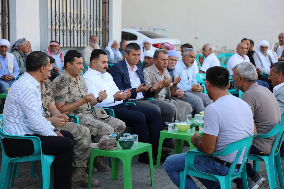 Fethi_ekinci63's tweet photo. Kaymakamımız Sn.@KemalUlku_Mia ve ilçe Jandarma Komutanı Binbaşı Alpay Kaplan ile birlikte, şehidimiz Nuriye Yabalak'ın vefat eden babası Ali Yabalak'ın taziyesine katıldık

Merhum Ali Yabalak'a Allah'tan rahmet tüm yakınlarına sabır diliyorum

@mustafaciftcitr 
@hasansildak https://t.co/CfzLuSTaCi