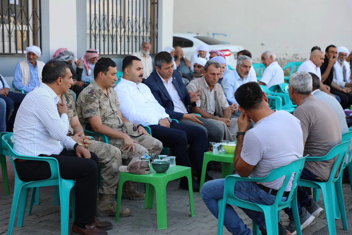 Fethi_ekinci63's tweet photo. Kaymakamımız Sn.@KemalUlku_Mia ve ilçe Jandarma Komutanı Binbaşı Alpay Kaplan ile birlikte, şehidimiz Nuriye Yabalak'ın vefat eden babası Ali Yabalak'ın taziyesine katıldık

Merhum Ali Yabalak'a Allah'tan rahmet tüm yakınlarına sabır diliyorum

@mustafaciftcitr 
@hasansildak https://t.co/CfzLuSTaCi