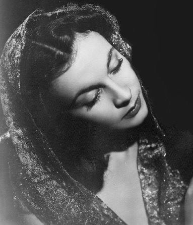 viviendaily's tweet photo. Vivien Leigh as Emma Hamilton for “That Hamilton Woman” (1941). https://t.co/FtCIGdPN3x