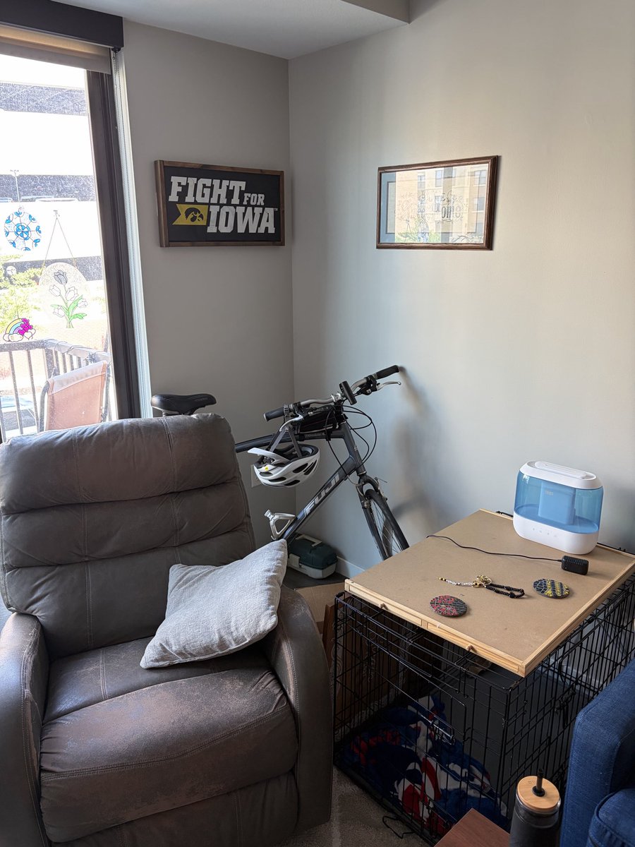 thelucasstrain's tweet photo. Before and after. My little corner setup is ready. Show starts at 4! https://t.co/qeMuWn56Ar