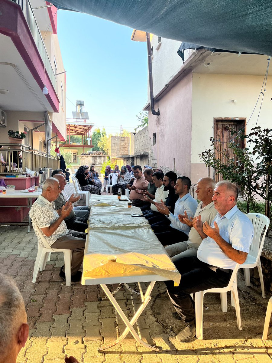 ahmetsoker7's tweet photo. Milletvekilimiz Kemal Çelik (@kemalcelik007), Belediye Başkanımız Dr. Kadir Kumbul (@drkadirkumbul07) ve teşkilatımız ile birlikte Gebiz Mahallemizde vefat eden Asım Gebizli için ailesine taziye ziyaretinde bulunduk.

Merhuma Allah’tan rahmet, ailesine, yakınlarına ve sevenlerine sabır ve baş sağlığı diliyorum. Mekanı cennet olsun 🤲