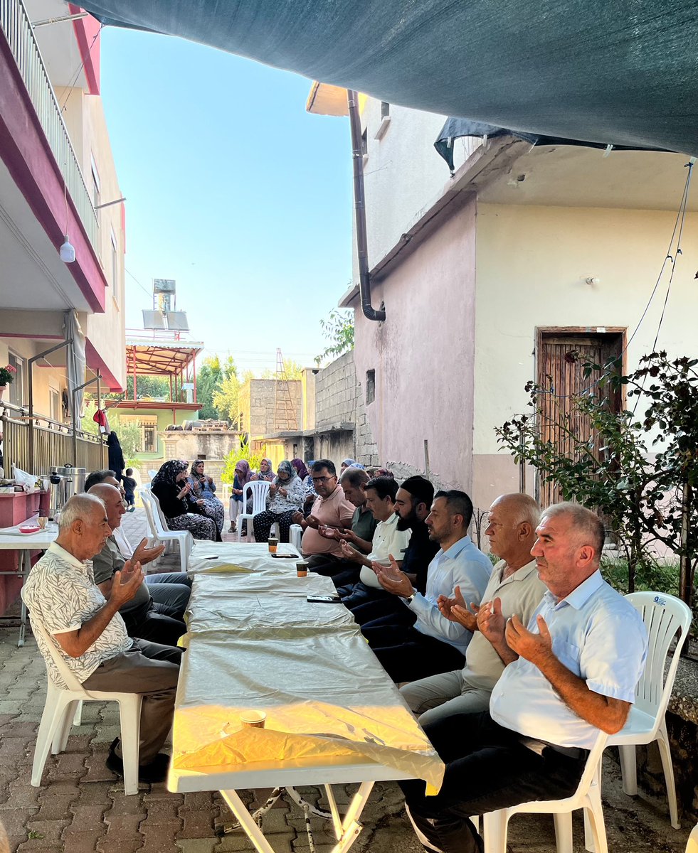 serikakparti's tweet photo. Gebiz Mahallemizden sandık görevlimiz merhum Asım Gebizli’nin ailesine Vekilimiz Kemal Çelik, İlçe Bşk. Ahmet Söker, Bld. Bşk. Dr. Kadir Kumbul ve teşkilatımızla taziye ziyaretinde bulunduk.
Dava arkadaşımıza Allah’tan rahmet, ailesine sabırlar diliyoruz. 🤲
#Serik @alicetin_07 https://t.co/i7nbfbMNKt