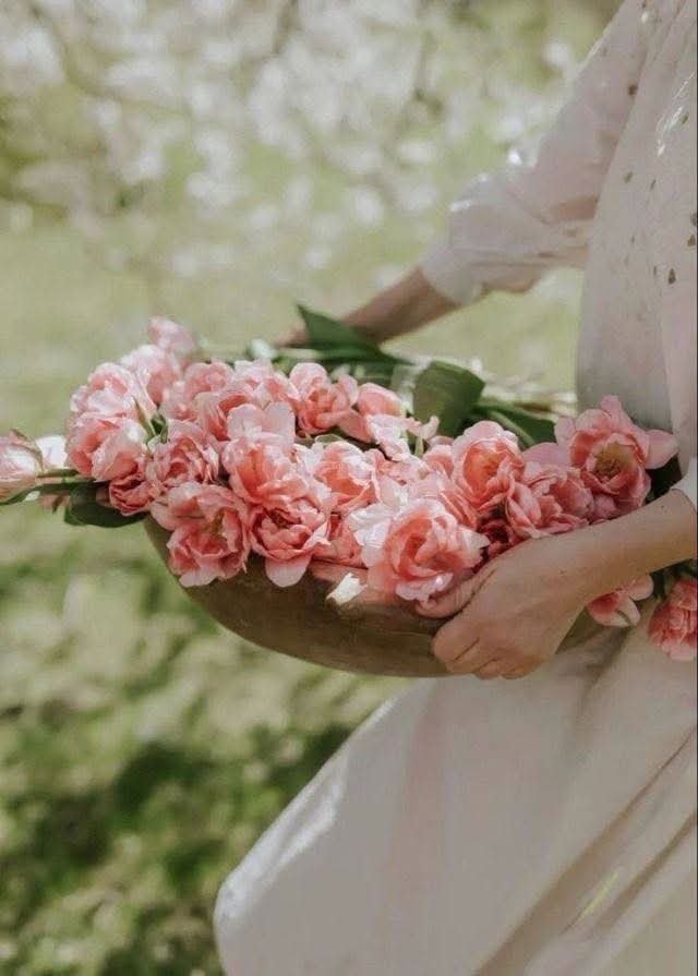 RelatableJ93569's tweet photo. Let your heart bloom today 🌸 Let love lead, kindness flow, and your soul glow like a sunrise. You’re growing beautifully, one soft moment at a time. What's one small moment of sunshine you noticed today? 💫✨
#LetYourHeartBloom #CoastalVibes #BeachInspo #SunriseGlow https://t.co/sCVRZscgFe