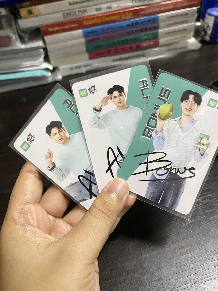 tatdaow's tweet photo. 4กล่อง โบวินส่งเข้าประกวด วินไปแล้ว3 โบ1 ให้น้อง1 รักพี่มากเลยลูก https://t.co/SbF1LgmsKT