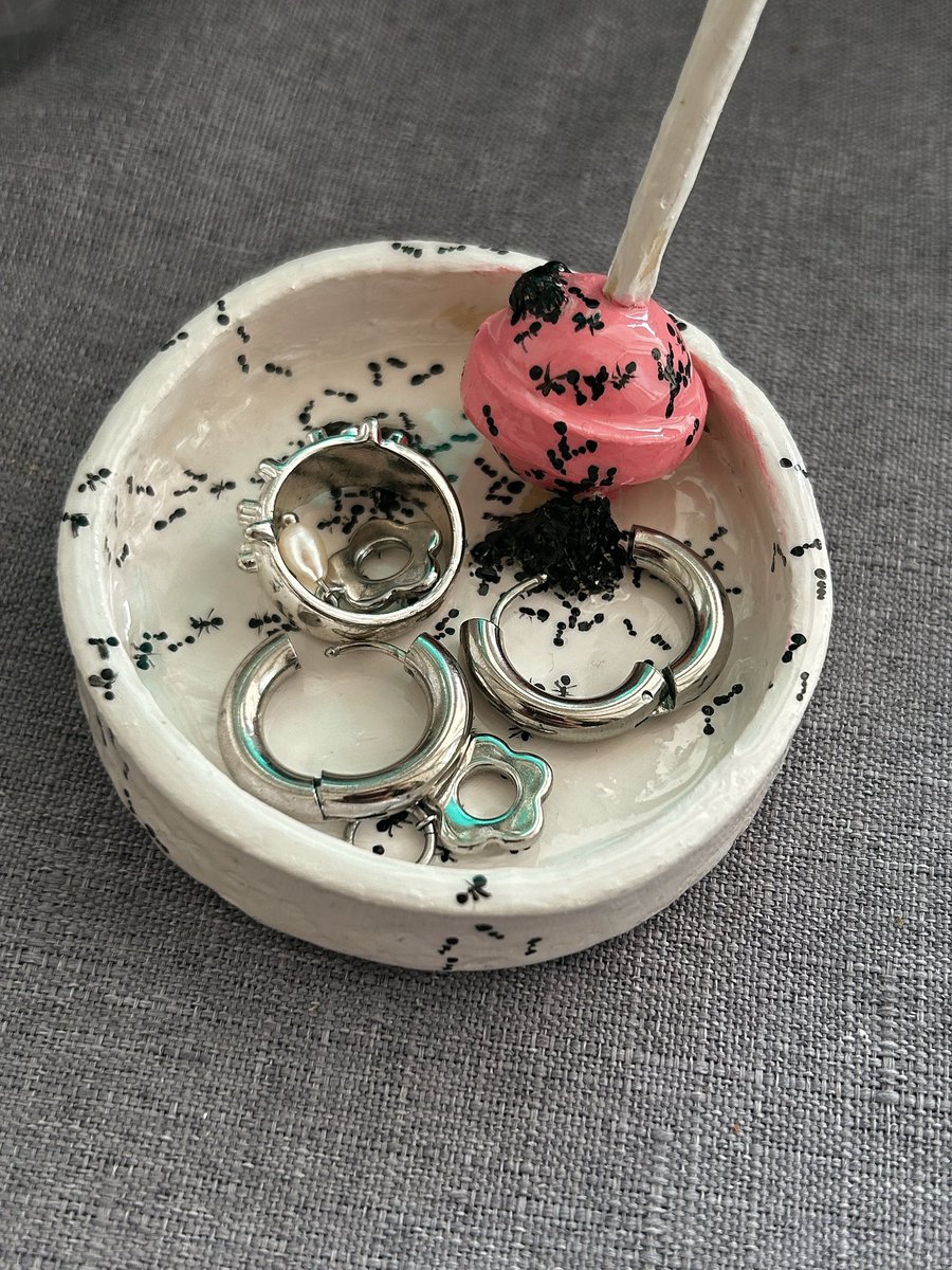 Kaaatiko's tweet photo. слепила гадость https://t.co/dbAEea3ldP