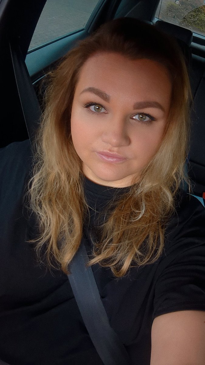 LadylikeIna's tweet photo. Du weißt, wenn ich dich so angucke du loser, dass du mir meine nächste Tankfüllung zahlen möchtest. Ab 30€ bist du dabei. 
#paypig #goddess #zahlschwein #findom https://t.co/fbTAY8qVm7