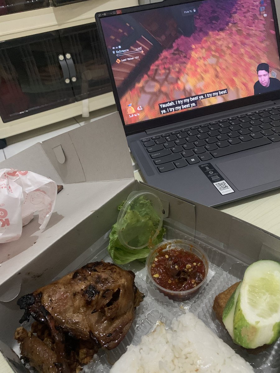 heytherefre's tweet photo. makan malem yang kemaleman #FremakanFre https://t.co/nUKV2vdTvY