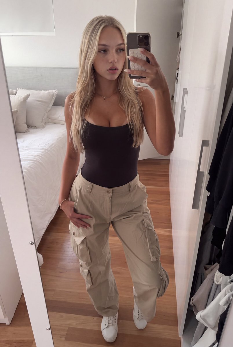MoonChloe20452's tweet photo. Give me older handsome men 🫩 #baddie #blonde #sexy https://t.co/c5f31jX9nd