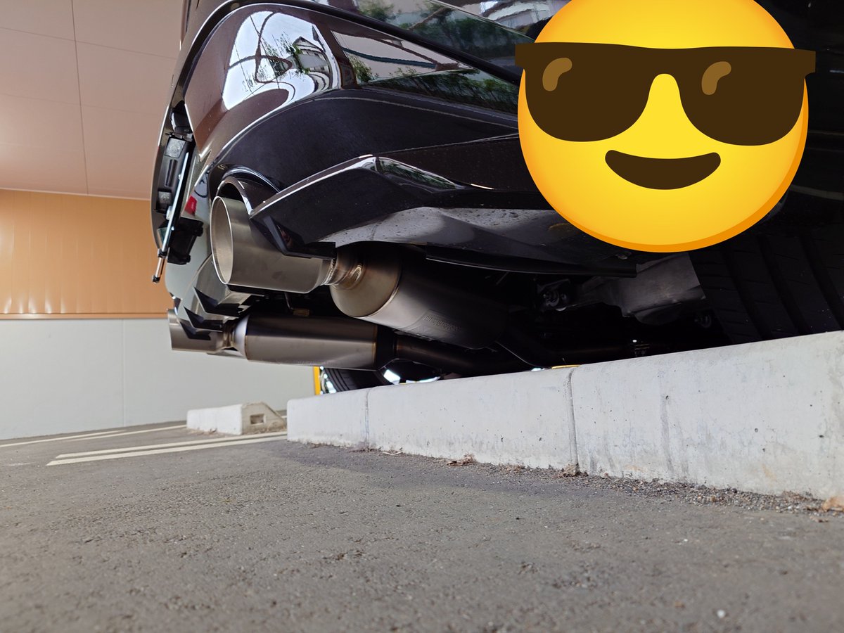baigen401's tweet photo. 純正はターボ車･･･？っていうくらい静かすぎたから、やっと本来の音量を獲得したのではないだろうか💪

音量もバッチリ合法なのでディーラーも顔パス😎

ちなみに、あんま焼けてない純正はドナドナされました(

#RZ34
#フェアレディZ
#FUJITSUBO https://t.co/8Sme5FWG57
