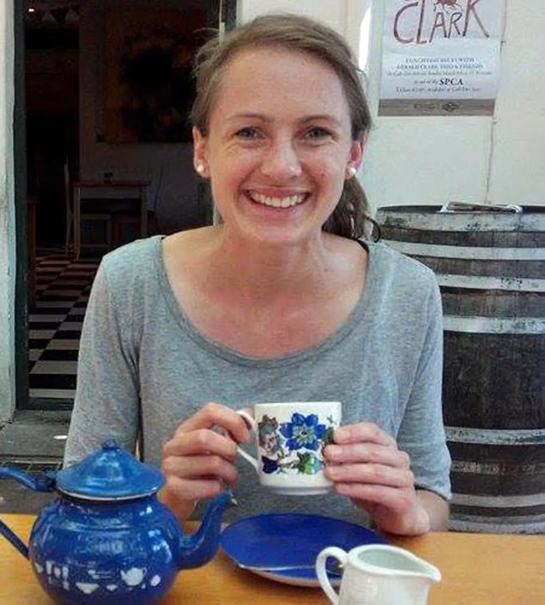 JapanLobby's tweet photo. イギリス人の難民救援活動家エリザベス＝ジェーン・ロスさん（38歳）が、ギリシャでアフガニスタン人 #移民 に殺害された。

アテネの廃墟に放置されたスーツケースの中から遺体となって発見され、銀行カードを使ってATMから金を引き出されていた。

日本は #移民政策 で国レベルの犠牲者になるのか？ https://t.co/u62dJPD7V8