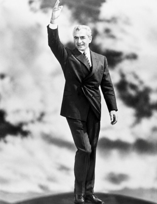 Arash9321's tweet photo. @PahlaviReza @mahr41821907 همیشه ترجیحم این بوده با تمام وجودم به این خط خونی اعتماد کنم.
پاینده باد شاه حال حاضر  ایران رضا شاه
و زنده باد رضا شاه بزرگ 
و با سواد ترین ، محبوب ترین، خوشتیپ ترین و دلسوز ترین شاه کل تاریخ
محمد رضا شاه پهلوی https://t.co/tt8SpLM5I3