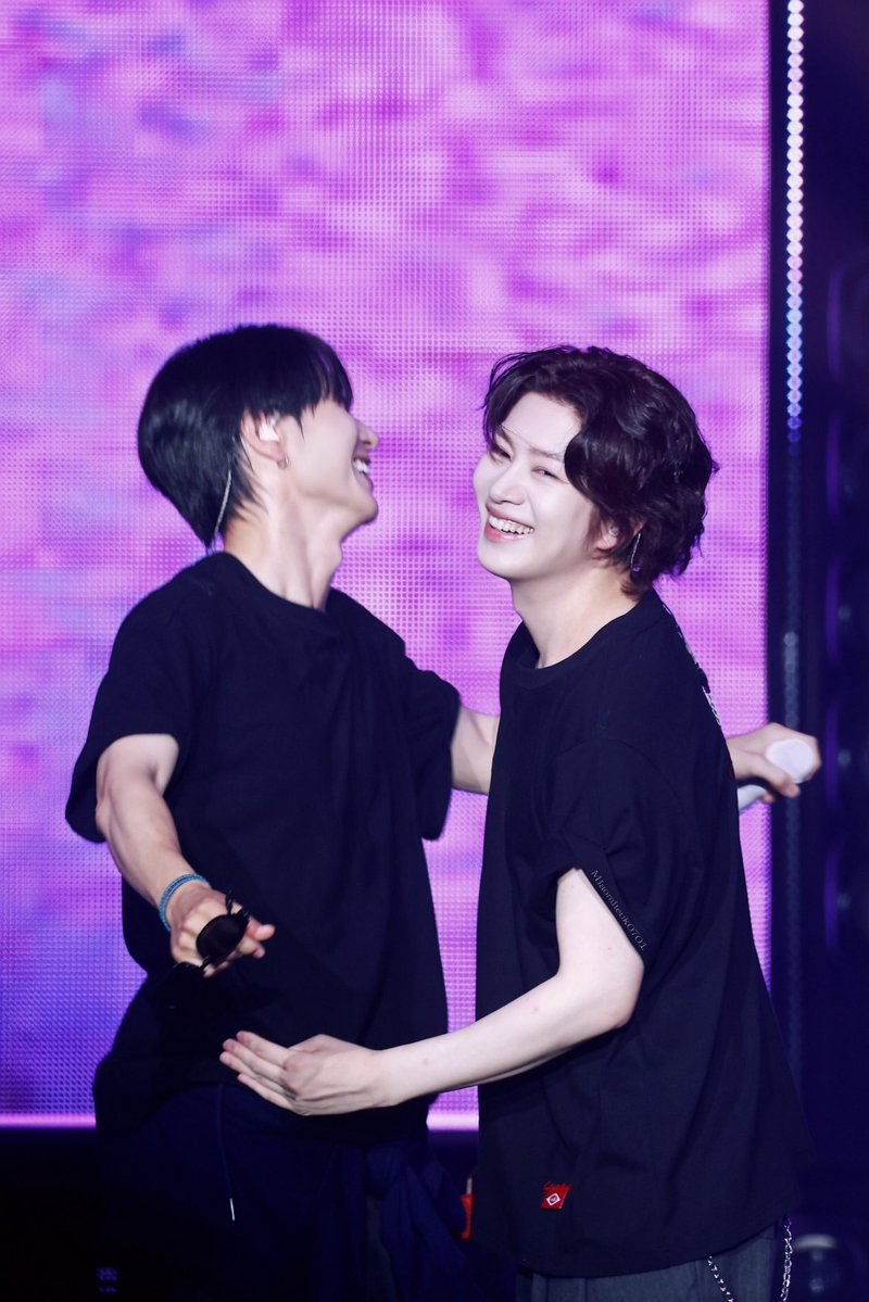 Miaomiteuk's tweet photo. 拥抱你💙🩵
#LEETEUK #이특 
#HEECHUL #희철 
#SUPERJUNIOR 
#SUPERJUNIOR_83z 
@special1004 https://t.co/y7knZNCwac
