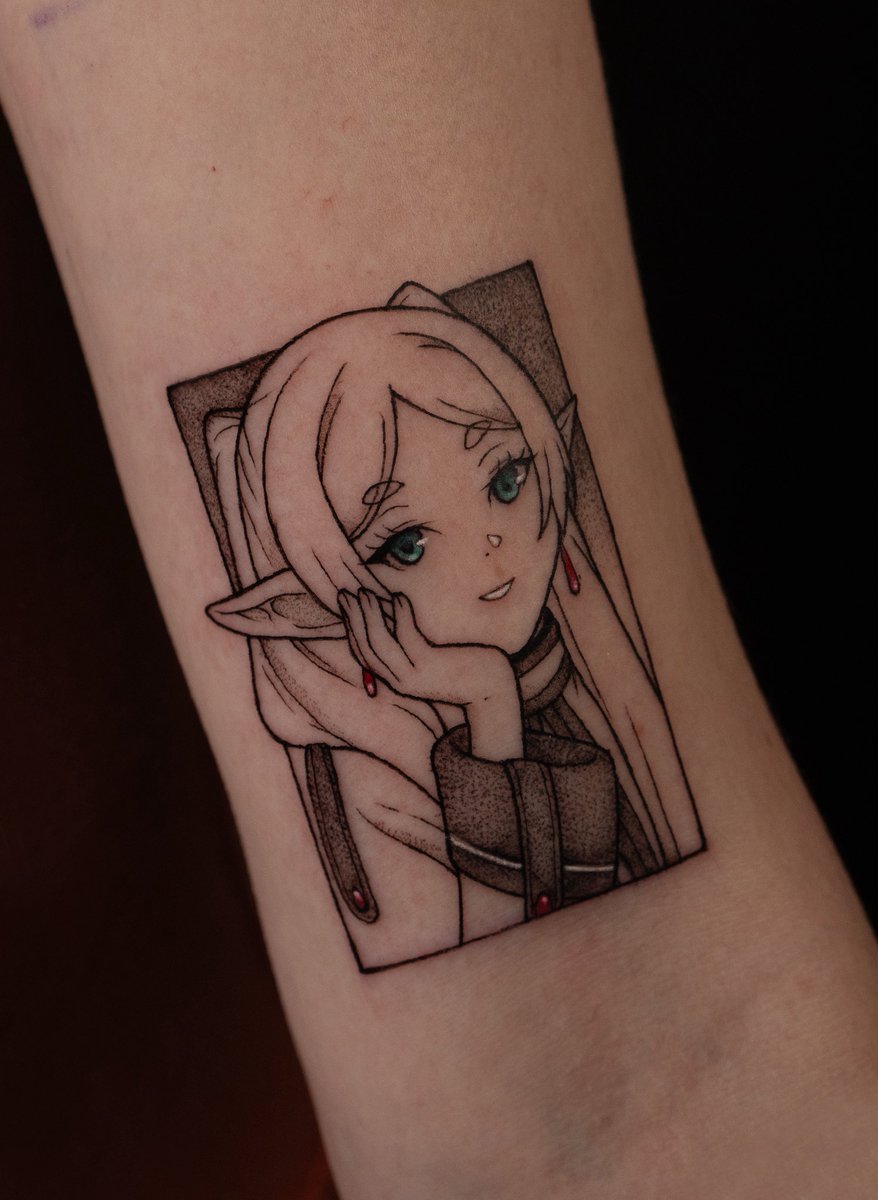 xamytc's tweet photo. Frieren 💜✨ No me creo que un tatuaje tan pequeño me haya salido tan clean 😭 https://t.co/FoS4rkLzma