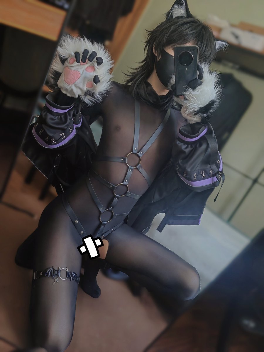 FalseUnkonwn's tweet photo. 全身黑丝好涩～早就想试试了🥵 https://t.co/96ALvA2fJT