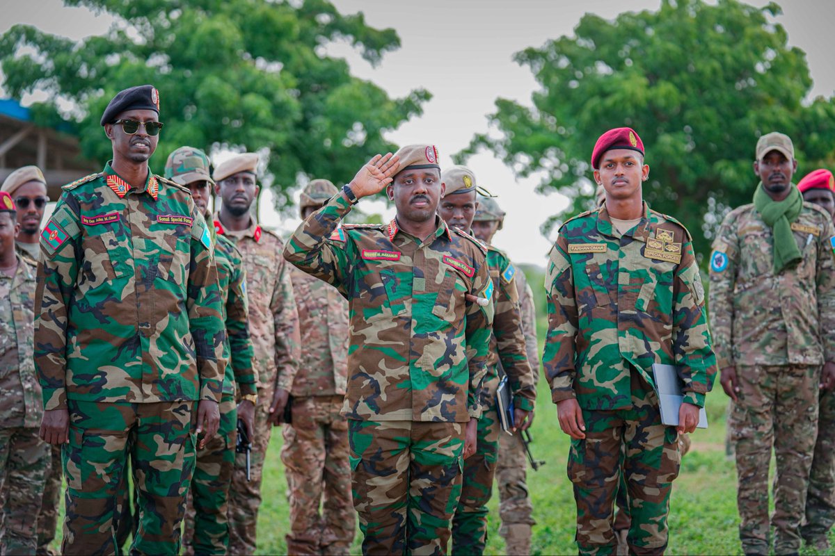 SNAForce's tweet photo. The Commander of the Somali National Armed Forces, Brig. Gen. Ibrahim Mohamed Mohamud, conducted a working visit to Gen. Gordon Training School, where he assessed ongoing training, encouraged troops, and praised their commitment to defending Somalia.

#Somalia #SNAF #MiliTraining https://t.co/Kc5bo7UM5b