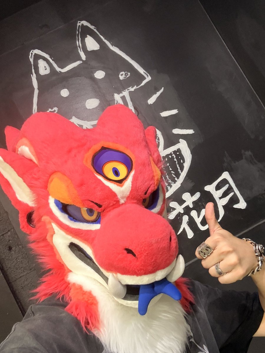 XVImonster's tweet photo. 太开心了 这是我目前为止玩的最开心的一次兽展 认识了好多新朋友 我一定会再来的！收到了好多礼物！回去就开始剪辑赶稿！ 努力💪 #OFFF2026 https://t.co/tO2OQqCdZw