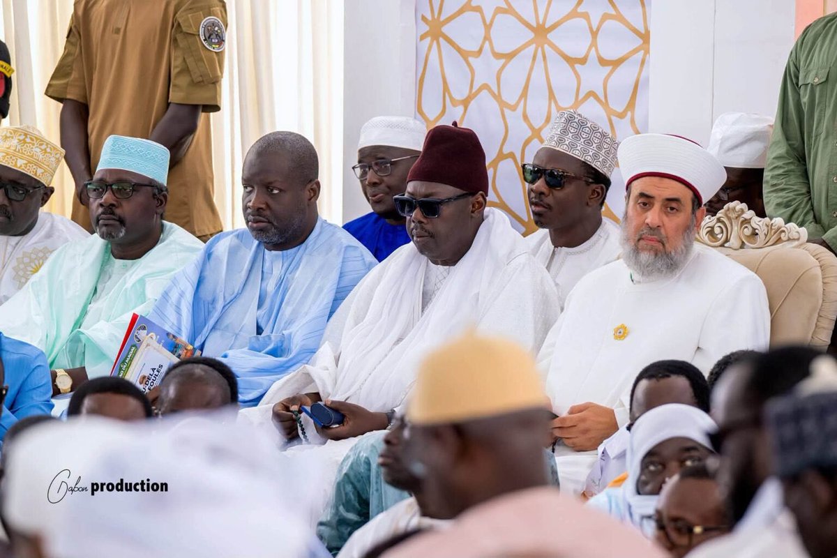 CoskasMbao's tweet photo. Fidèle à une tradition séculaire, la forte délégation de Tivaouane a effectué sa visite au Khalife général des Mourides à l’occasion du Grand Magal de Touba 2026. Un rendez-vous hautement symbolique qui traduit l’excellence des relations entre les 2 grandes familles religieuses. https://t.co/HzthhXfW7K