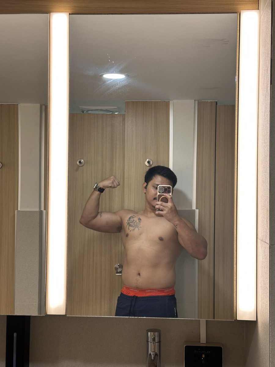 senyormarin's tweet photo. Maybe red is my lucky color? ❤️🥵🙈 https://t.co/5XqqIRomv6