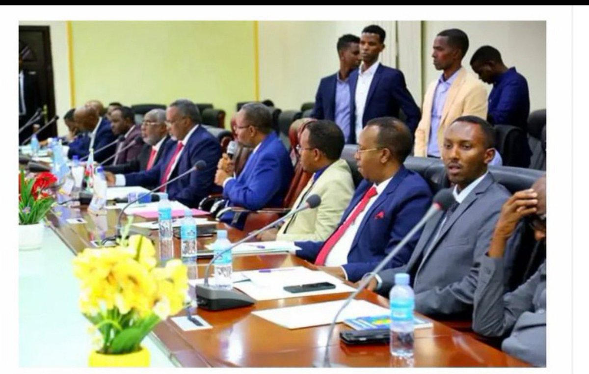 Samiirabdull's tweet photo. Concoratulation concoratulation 
President state somalia putlan hon said abdulahi people of putlan after 28year a go paes government https://t.co/KUHszwZd0z