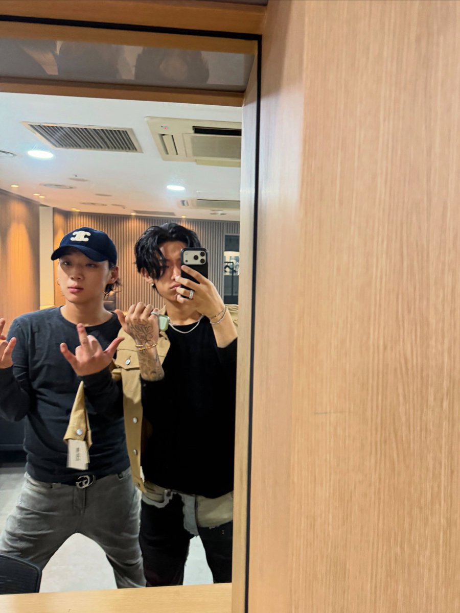 randomarchiving's tweet photo. 국힙 의외의 조합
양홍원 로얄44
제이민 더블다운 ㅅㅂ https://t.co/apitHLay5m