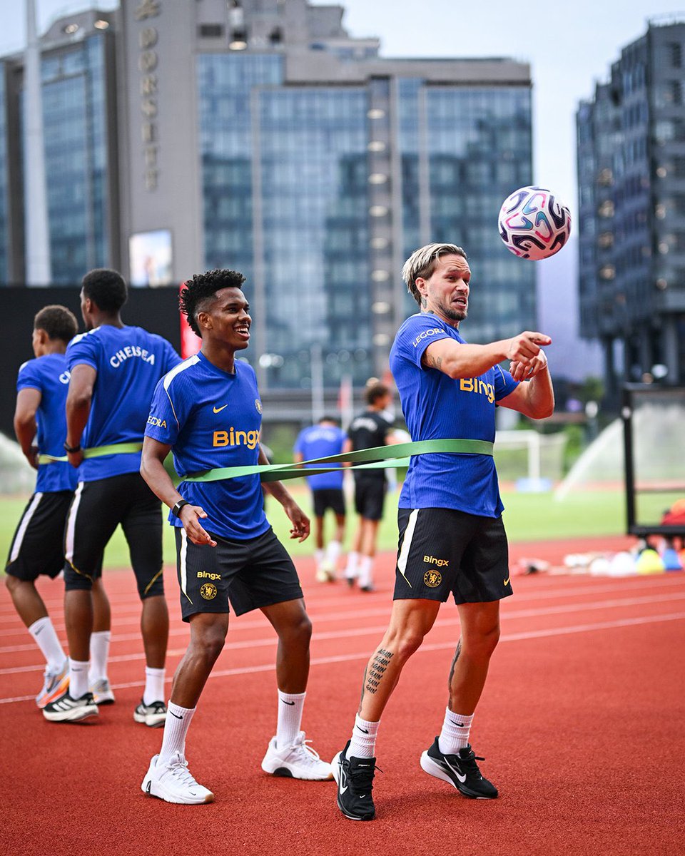 FrankKhalidUK's tweet photo. Mykhailo Mudryk &amp; Estevao Willian 💙 https://t.co/Wbl8uCFBkg
