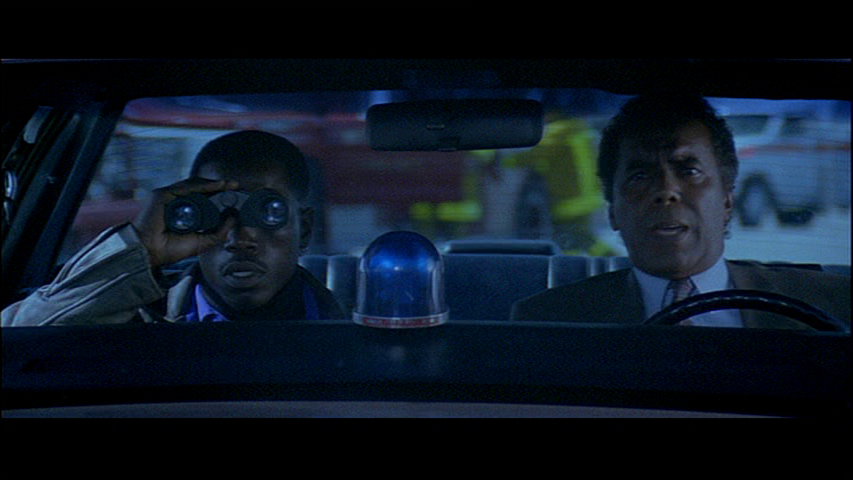 blsummers84's tweet photo. BINOCULARS IN MOVIES:

Wesley Snipes in... PASSENGER 57! (1992)
Three different takes in one scene!

#BinocularsInMovies
#WesleySnipes #Passenger57 #AlwaysBetOnBlack 
#PhysicalMedia #Cinema https://t.co/EZXQLiJifZ