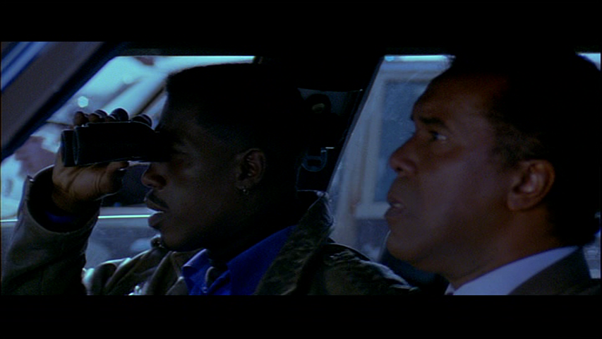 blsummers84's tweet photo. BINOCULARS IN MOVIES:

Wesley Snipes in... PASSENGER 57! (1992)
Three different takes in one scene!

#BinocularsInMovies
#WesleySnipes #Passenger57 #AlwaysBetOnBlack 
#PhysicalMedia #Cinema https://t.co/EZXQLiJifZ