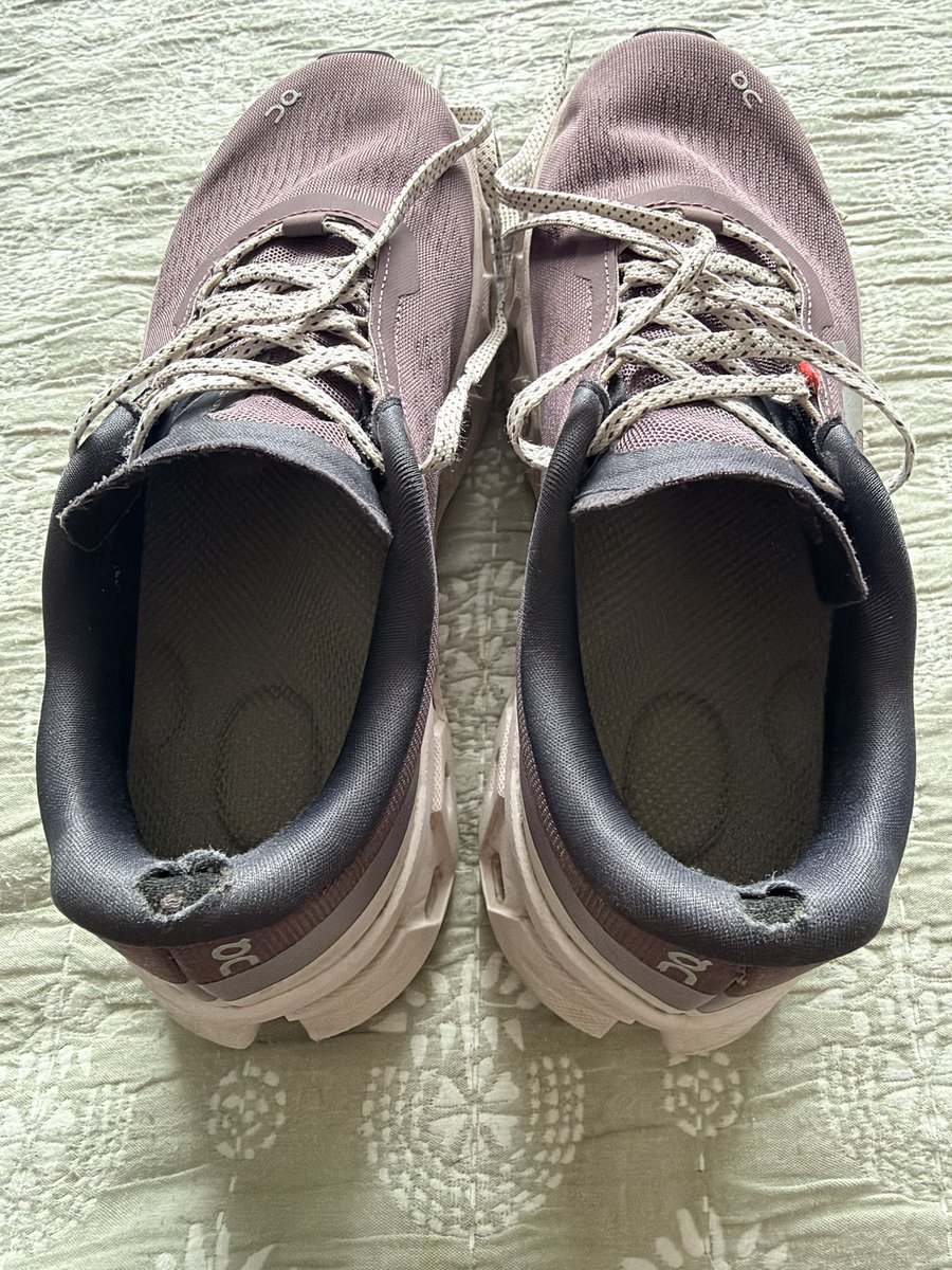 emmapye1978's tweet photo. I have many pairs of @OnRunningMx so very disappointed new trainers and warn few times and this is what has happened.. not happy!! Maybe time to look for different brand which is sad… #onrunning
#trainners https://t.co/6eO7oy8K7K