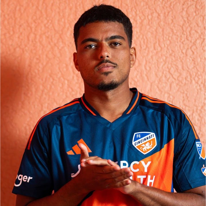futtmais's tweet photo. 🚨 Evander foi oferecido ao Flamengo nas últimas horas, através de intermediários, mas a diretoria descartou o negócio.

O jogador não faz parte dos planos da atual diretoria. O meia marcou 11 gols e deu 11 assistências em 20 jogos em 2026.

🗞️ @PabloRaphaelRUA https://t.co/nkfkRJtm5o