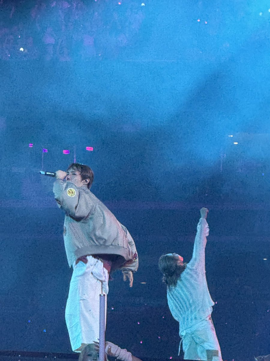 taejinom's tweet photo. more pictures of hobi (ft jimin) performing not today :o https://t.co/MNDAWxvkRv