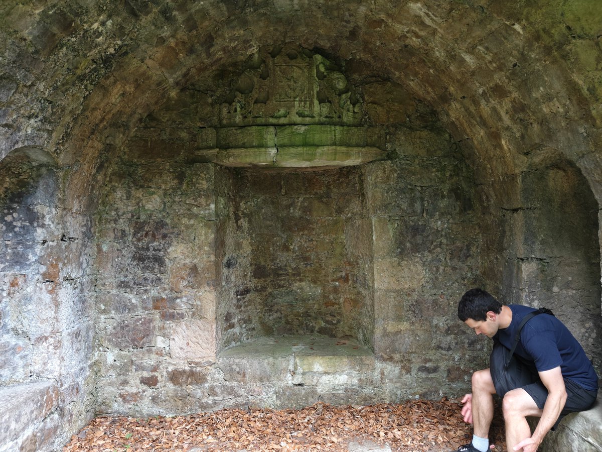 DuckNoNumber's tweet photo. @OldeWorzel That one isn't a bridge, it's some sort of memorial. Here's some more pictures of it, including a bone built in to the mortar. https://t.co/gD1yrYfx98
