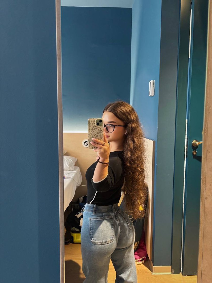 tessyrolls's tweet photo. "I have a secret I’m only telling a few people tonight… Drop an emoji below if you think you can handle it. 💎 VIPs know where to find the rest." https://t.co/TPBxJdM8VA