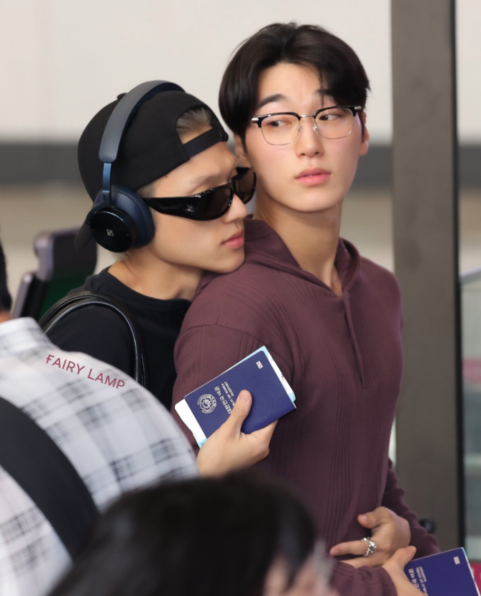 AboutMusicYT's tweet photo. San and Wooyoung of ATEEZ go viral (again). https://t.co/vdf9ouzfaj