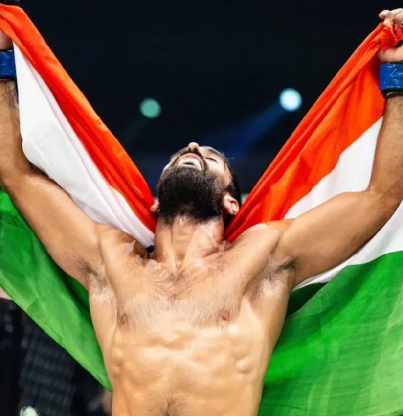 shorts_91's tweet photo. Owais Yaqoob stuns unbeaten two-time world champion with first-round TKO, scripting a landmark moment for Indian MMA.
Read more on, https://t.co/cEiIXw5bQe
#OwaisYaqoob #WorldChampion #MMA #Kashmir #Sports #IMMAF #DelyanGeorgiev https://t.co/9IFD9wQe4z