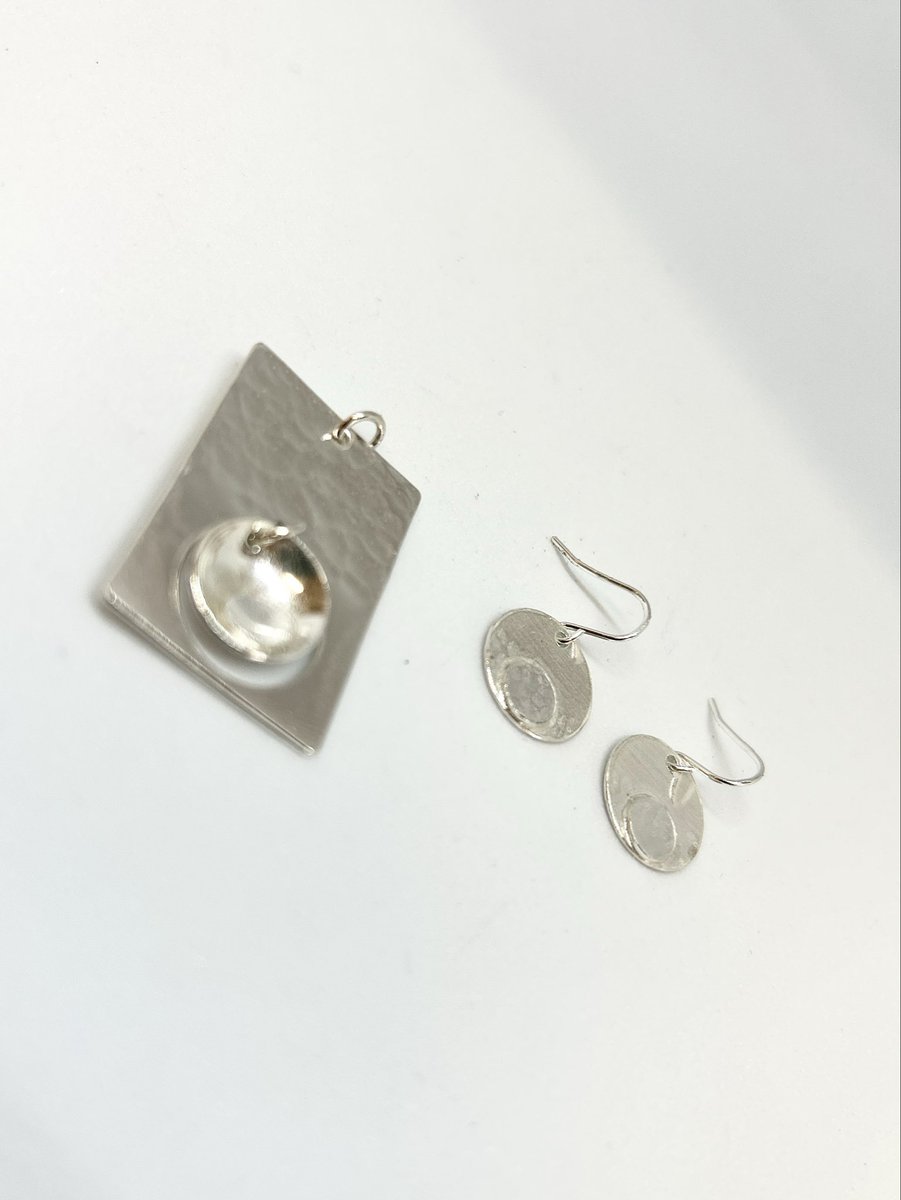 Craft_Workshops's tweet photo. A few snaps from Saturday's SILVER EARRINGS AND PENDANT WORKSHOP. A wonderfully creative day with wonderful ladies! #tlpcraftworkshops #silverjewellery #handmade #NewSkills #craftcourses https://t.co/lLgu4QaWBN