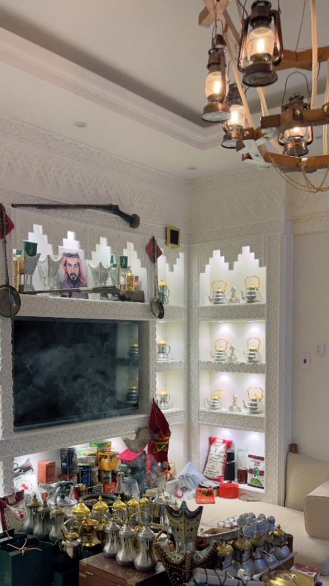 Ajj1qa's tweet photo. مساء الخير إما بعد 

ماكرامة الضيف؟
قال: طلاقة الوجه

بن جدلان 
مطلق عمس خطّر الضيفان بأخلاقه
وجه التقي الرضي .. المفتي الراوي

الطايعي 
بيتٍ هله طرمان ماهوب مدهول
الضيف يبغى له فصيحٍ يهلّي

الدعجاني 
اليا نصوك الضيوف انطح عيون الضيوف
ترى عيون الضيوف " اوسع " من بطونها https://t.co/7GcIJI4XEk