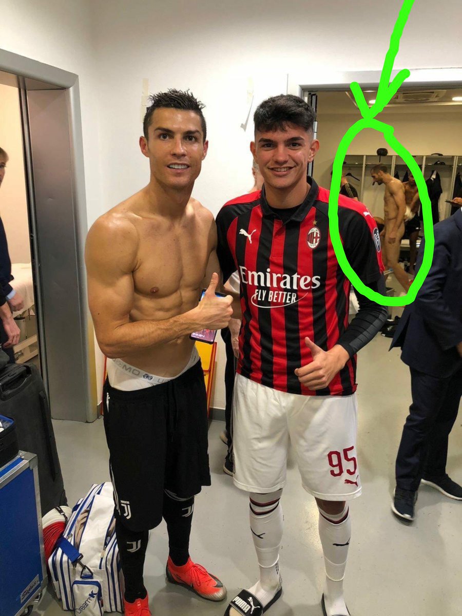 Realfavour01's tweet photo. @UtdForever7 @ThereseUTD Onr of the reasons 😂 https://t.co/yOCuIyQCF3