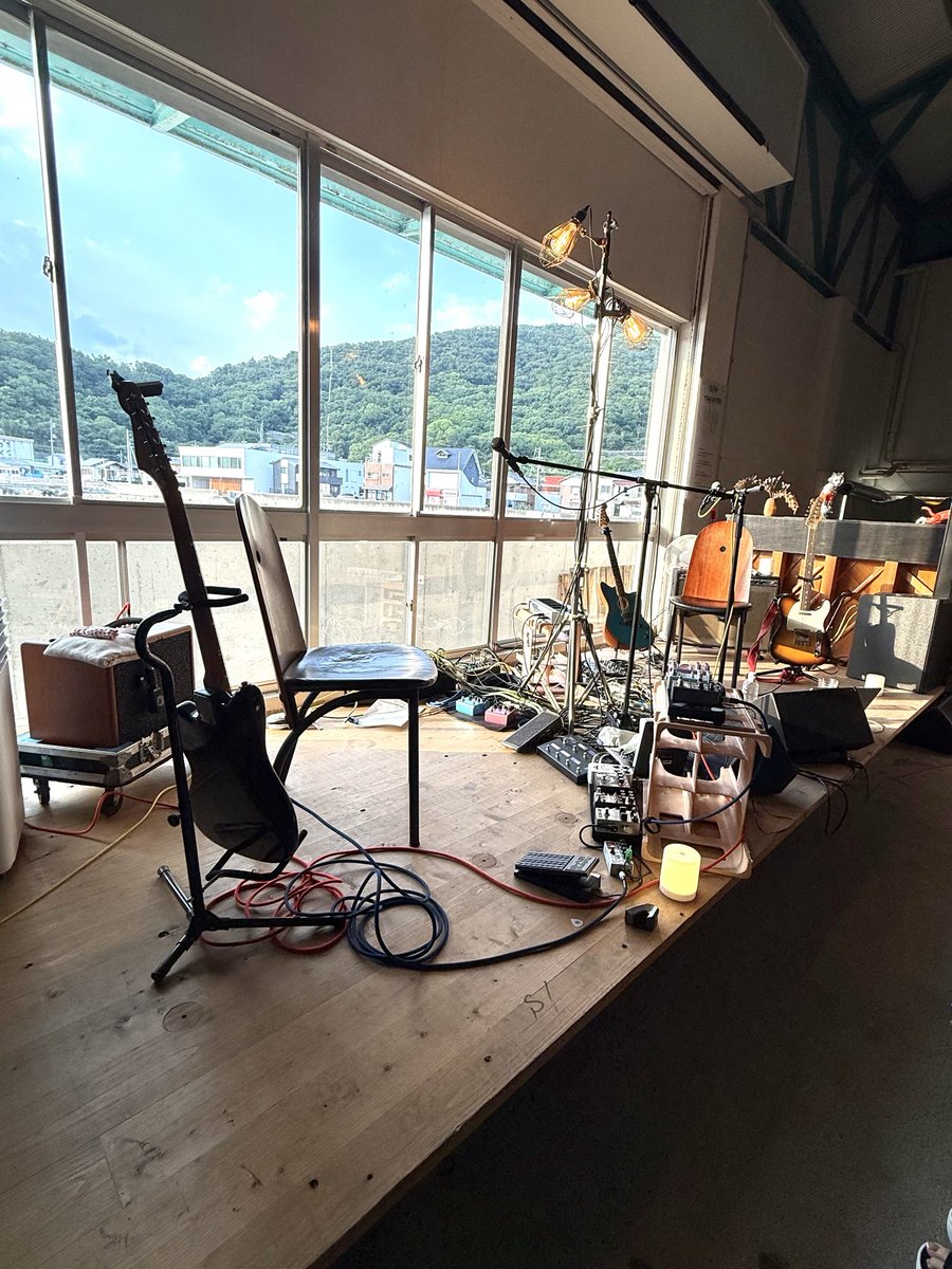 kuuuu2020's tweet photo. 岡山の余韻を抱えたまま小豆島へ
アンコールでカーテンが開き西陽が差し込むと、
二人の姿は光の中に溶け込むようで言葉にならない景色だった
また、あの場所へ行きたい
#夏鏡2026
#小豆島 https://t.co/vLxEDn71NF