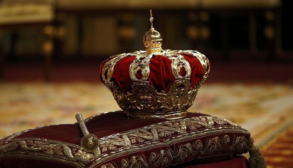Aristogiton_'s tweet photo. Vamos a hacer ciertas reflexiones sobre la razón de ser de la monarquía en vista del papelón que lleva teniendo el rey Felipe durante todo el mandato de este infame Gobierno: ¿ha perdido el rey constitucional su esencia?
Hilo (larguito) 👇🧵 https://t.co/DarHkc6Q5w