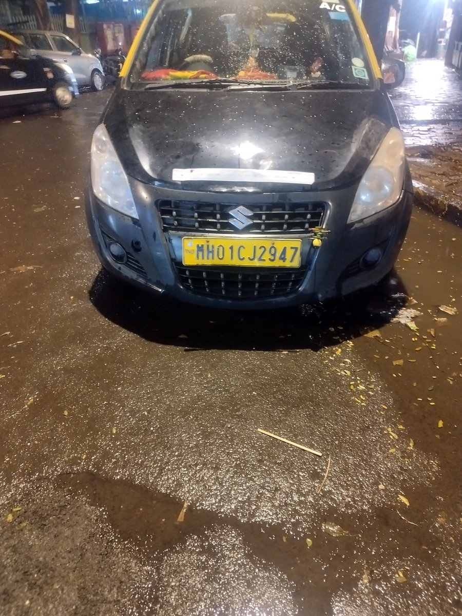 KJ_1987's tweet photo. @MTPHereToHelp - Dear Team, please note the drivers of these cabs denied ride from Gandhi Market to Sion Circle.

It has been very common in this area in spite of 2 footpaths dedicated for Taxi parking.

They don't even think of urgency of a person. https://t.co/jBRqfyNb93