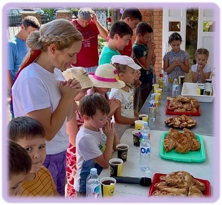 GlobalSignet's tweet photo. Help the Hope dealers in Moldova change lives this summer as they care for refugees and impact children in Ukraine!  Your gift changes their life!   Sponsor a place: https://t.co/66xCU5llxv https://t.co/0y8e5vKZ9V
