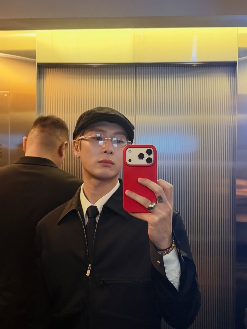 RPWORLDFESS's tweet photo. Aye, J. Wang here. Trying to get back up on my feet, wanting to meet others. Been through a lot of ups and downs recently. Come say hello, let’s talk and be friends! https://t.co/yvjqIxlW9N