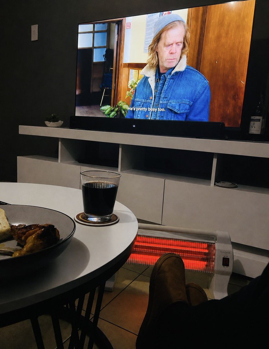 DabulamanziJ's tweet photo. Name a show better than Shameless, i will wait. 😂 https://t.co/CqwZQBlhme