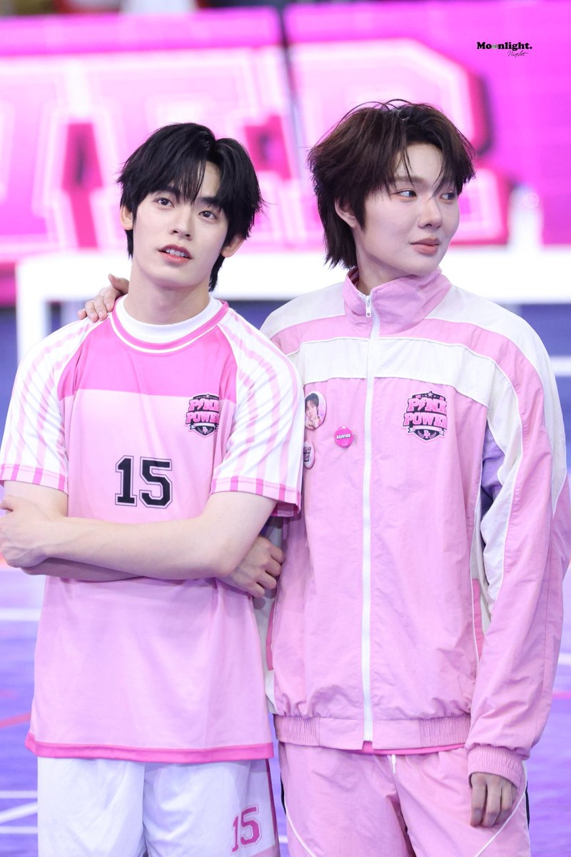 mmoonlightnight's tweet photo. ลูกชายใคร ทำไมถูกใจจริง ๆ ส่งสายตาให้กัน ปิ๊ง ปิ๊ง ปิ๊งง 🥰💖

KNP OHAE FULL POWER
#เก่งน้ำปิงซู่ซ่าโอ๋เอ๋สู้สู้
#nampingster #Porsuppakarn https://t.co/g851Vm9WHe