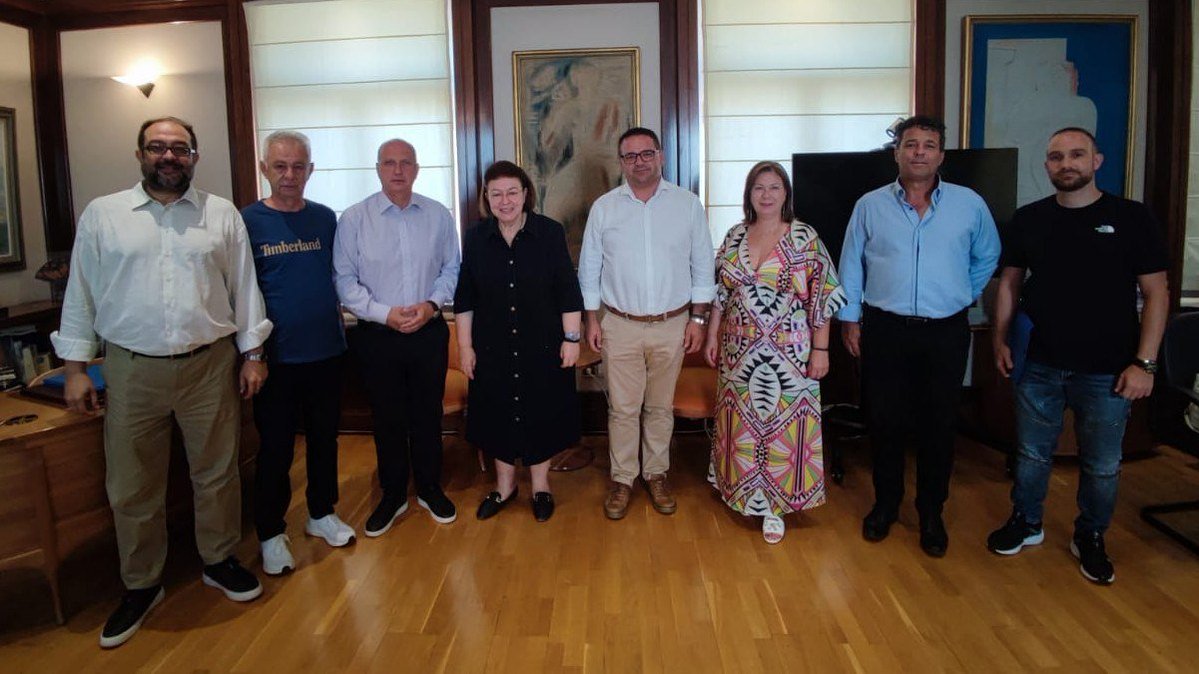 Stef15436222's tweet photo. Συνελήφθη ο ΔΕΞΙΟΣ Δήμαρχος Στυλίδας για εμπλοκή της εταιρίας του στην "megafire" Βοιωτίας 
Στηρίχθηκε μετεκλ/κά από Σταικούρα-Οικονόμου-Μενδώνη-Κικίλιας 
Αναζητείται ο επιχειρηματίας του αιολ. πάρκου που πήρε ΑΔΕΙΑ εγκατάστασης το 2025! #νδ_εγκληματική_οργάνωση #φωτιες #Βοιωτια https://t.co/80VNBOTDVL