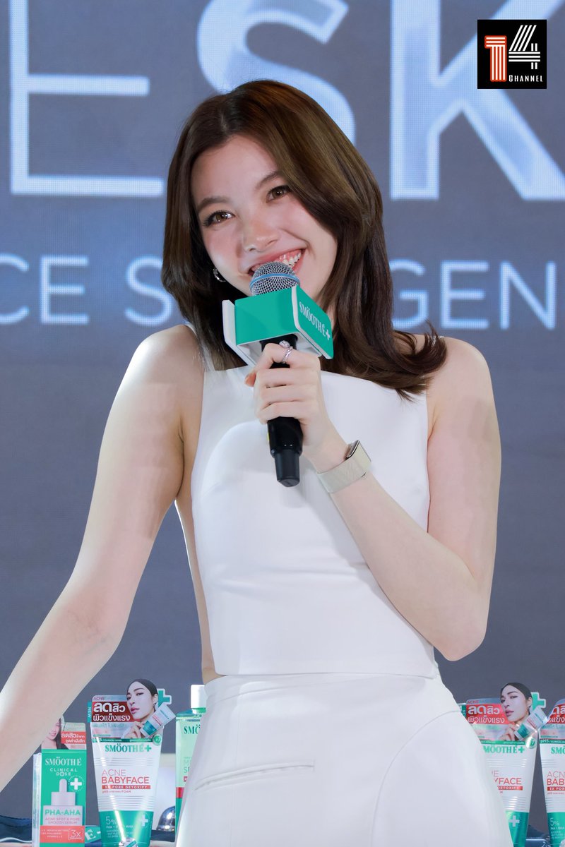 fourteenchannel's tweet photo. เสิร์ฟลุคความน่ารักสดใสของต้าวความน่ารัก "ออม กรณ์นภัส" ในงาน "SMOOTH E FIERCESKIN"💚

LINGORM PRESENTER SMOOTHE
#LingOrmxSmoothE_FIERCESKIN
#LingOrm 

#SmoothEFIERCESKINxLingOrm 
#SmoothExLingOrm https://t.co/AzCa0LSOUa